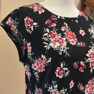 EUC - Elle ladies too, size medium